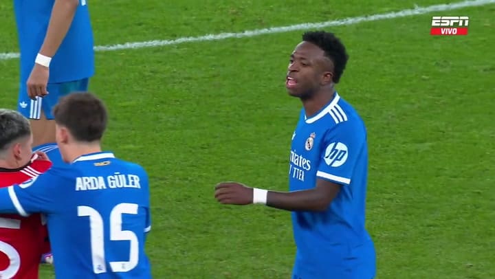 El cruce entre Vinicius y el argentino Prestianni en la Champions League