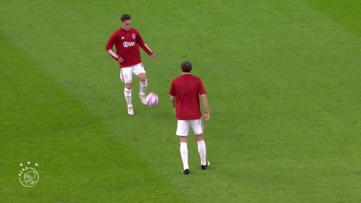 El original homenaje de Tagliafico: imitó un baile histórico del 10 - Fuente: AFC Ajax