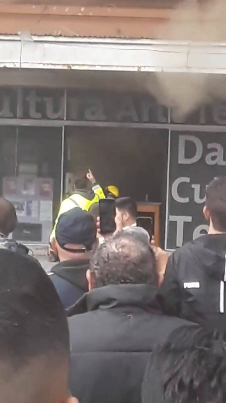 Incendio en la sede del Movimiento Evita (@PiccardoNicolas)