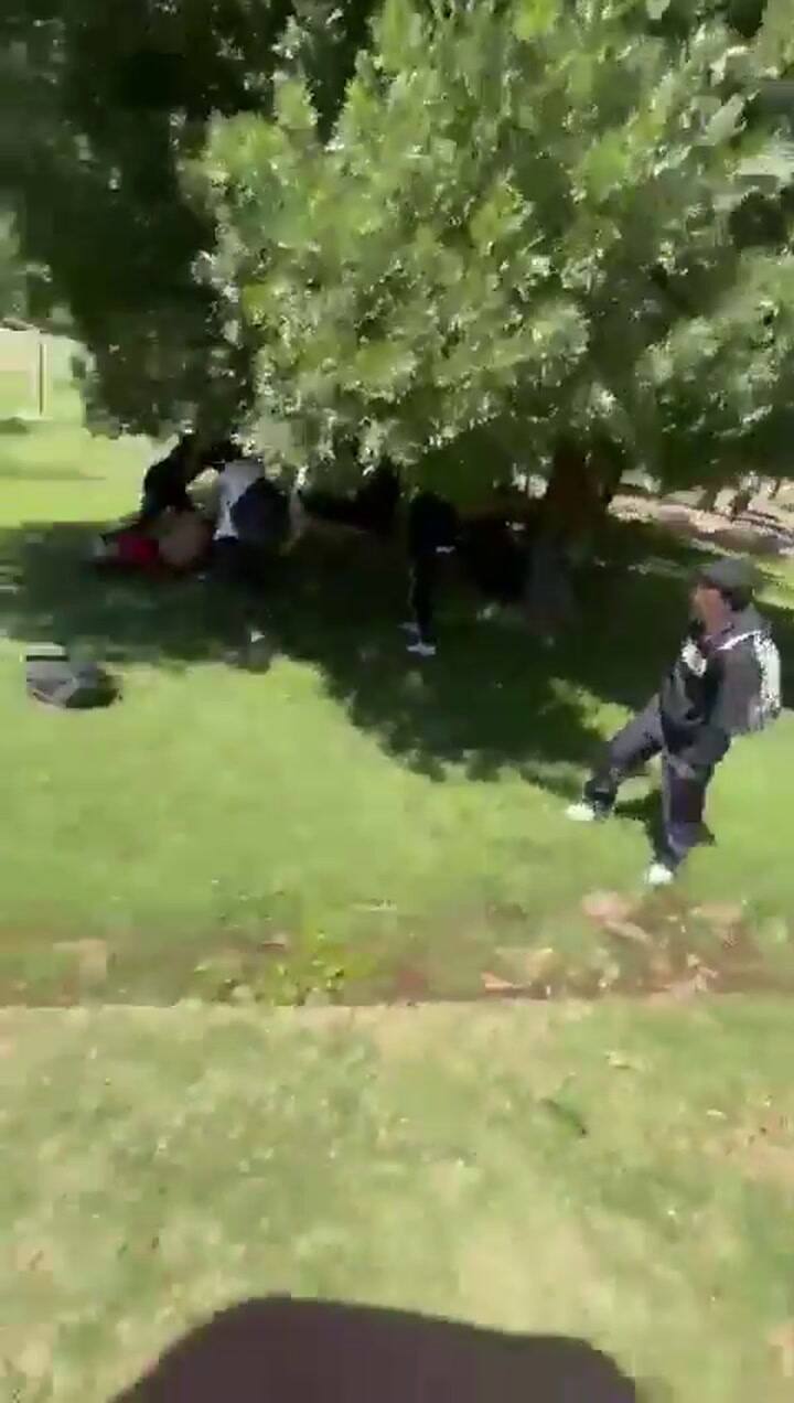 Una veintena de adolescentes de dos escuelas mendocinas a los golpes en un parque