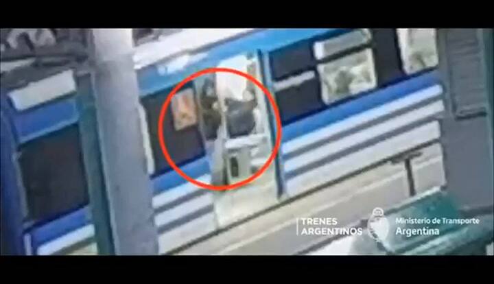 Robo de película en un tren en Banfield