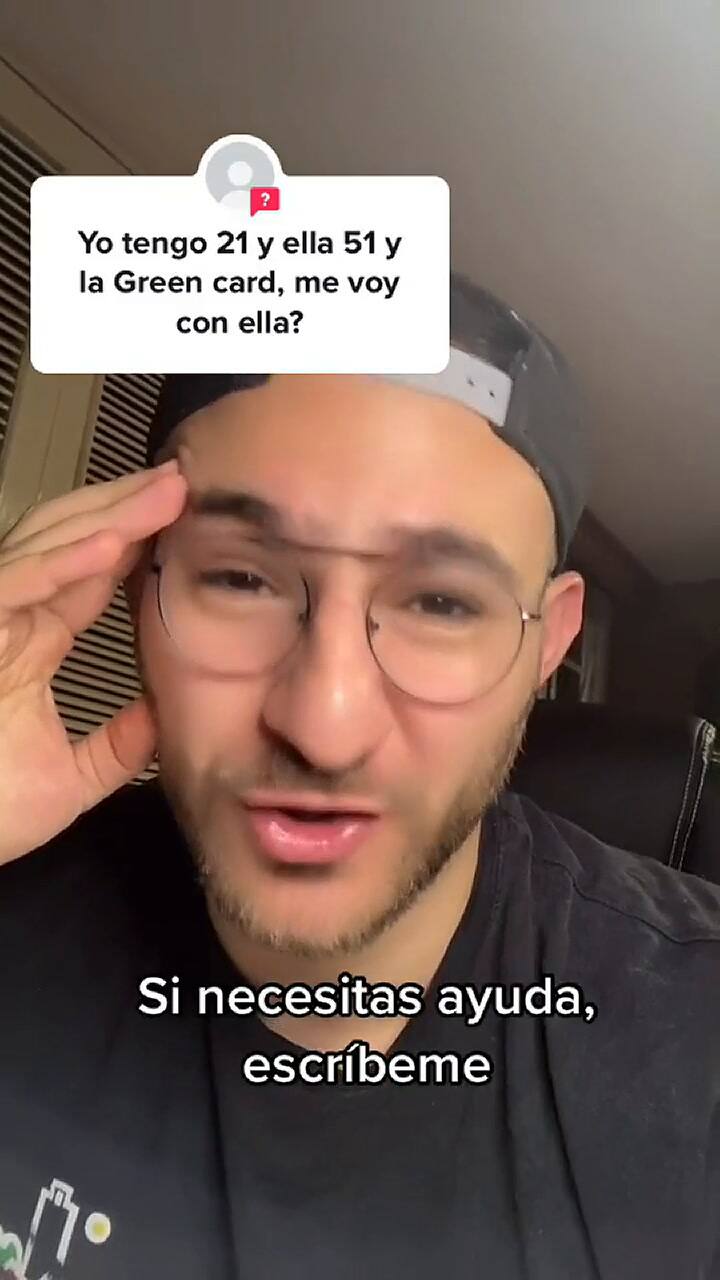 Tiktoker le dio un consejo a un joven sobre la Green Card y se volvió viral