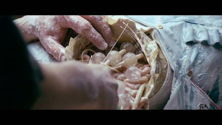 Ian como Ash en Alien