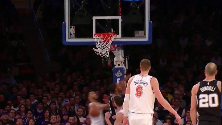 Pase de Manu Ginóbili termina en doble