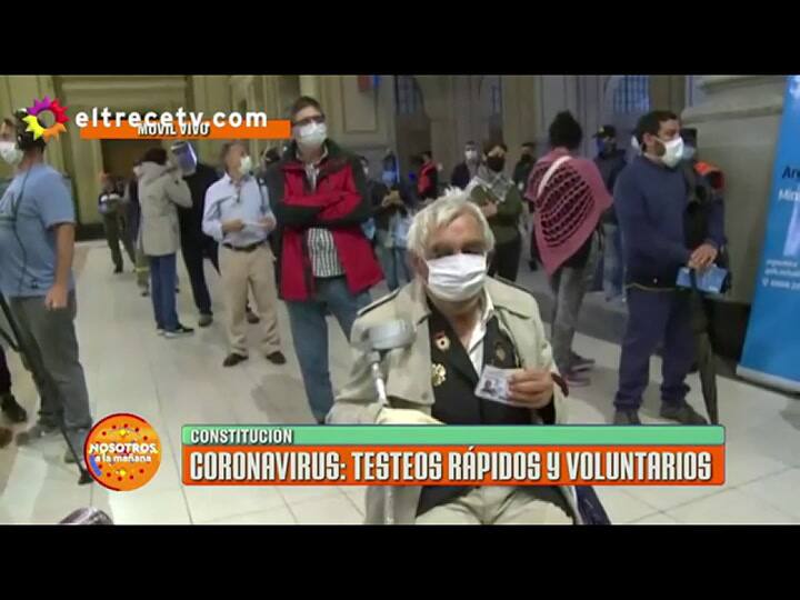 Habló el hombre que estaba primero en la fila para testarse - Fuente: eltrece TV