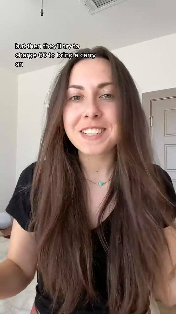 La viajera reveló su truco para cargar más en el equipaje de mano