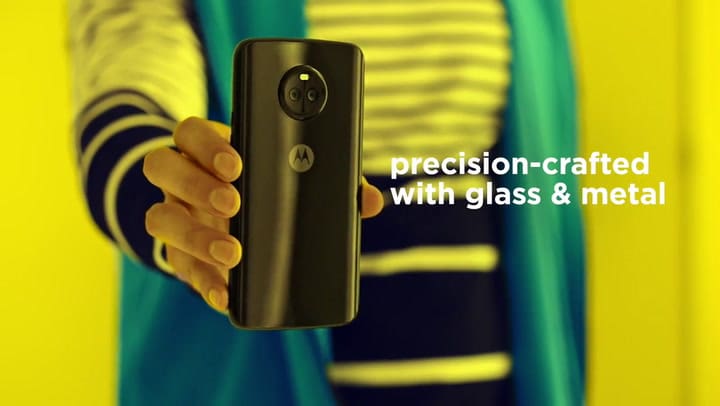 Motorola suma una cámara dual trasera a su gama media