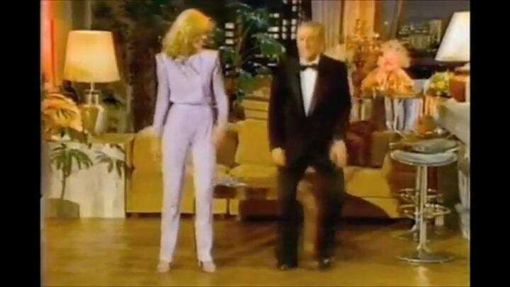 Gene Kelly y Olivia Newton-John sorprenden con su baile y años después el video se vuelve viral