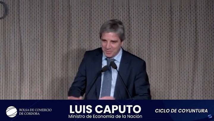 Luis Caputo charla en la bolsa de Córdoba