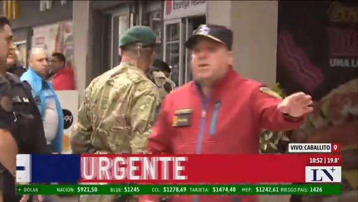 Caballito: vecina atrincherada en un edificio