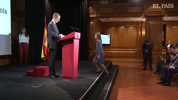 La princesa de Leonor leyó la constitución el día de su cumpleaños - Fuente: El País