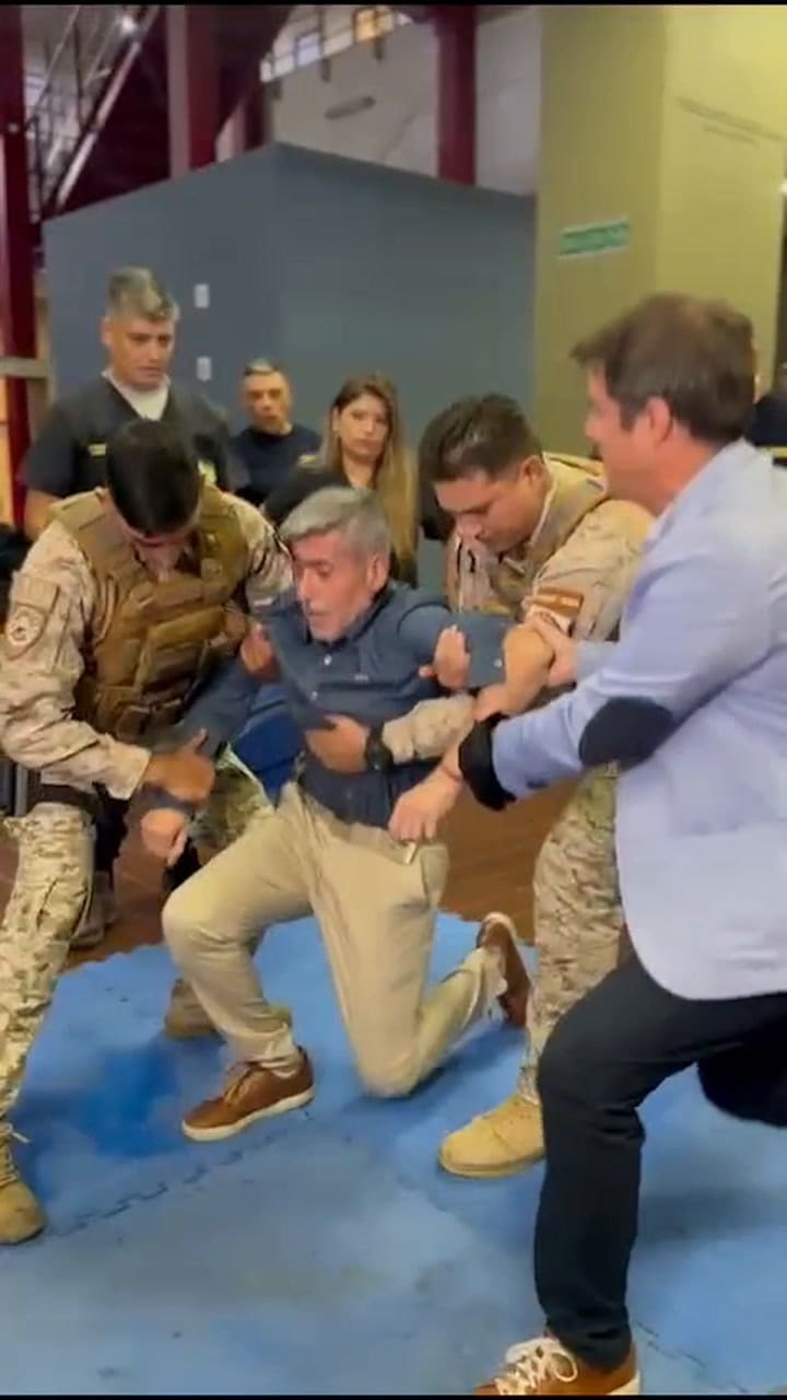 Prueba de guante eléctrico ministro cordobés