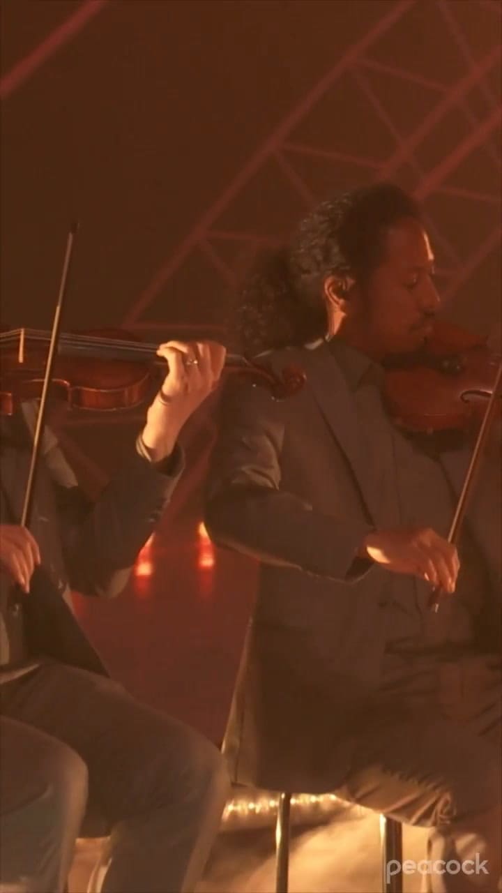 Jennifer Lopez y Maluma interpretaron los temas de la película Marry Me