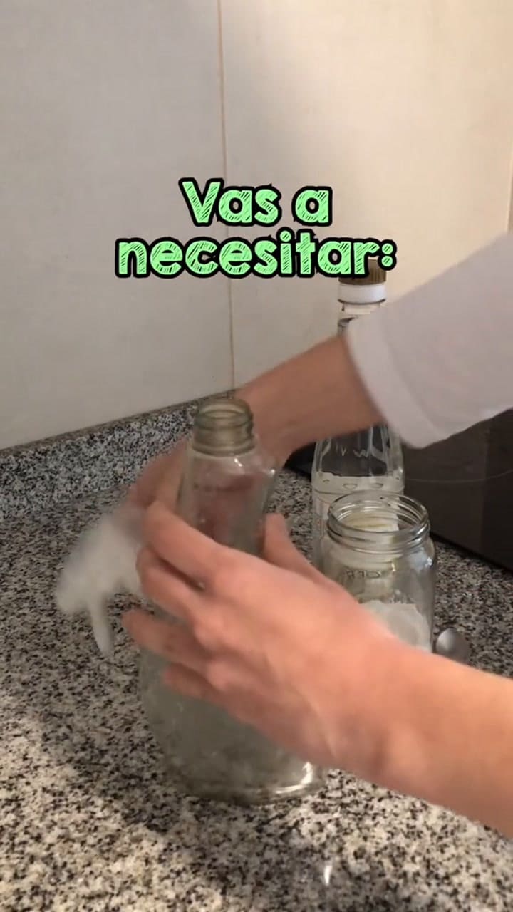 Cómo usar bicarbonato de sodio y vinagre para limpiar