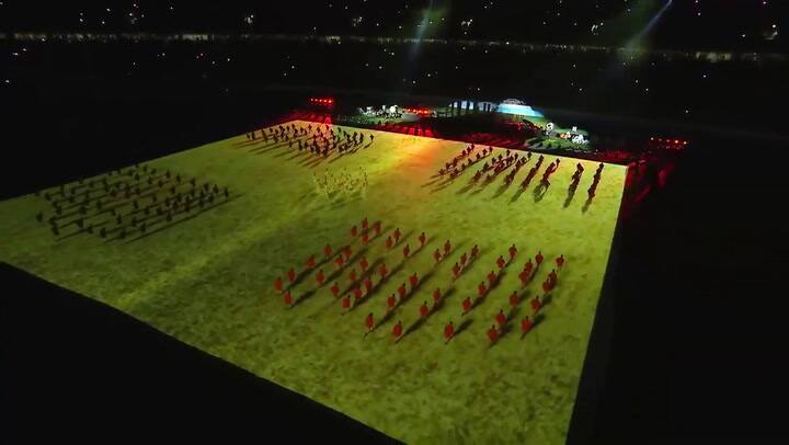 La fiesta inaugural, con un espectacular juego de luces y sonidos, a tono con la precisión japonesa