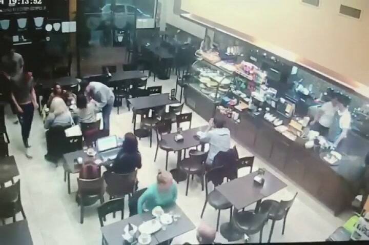 El asalto al local de Café Martínez en Avenida Gaona al 2000 - Fuente: Twitter