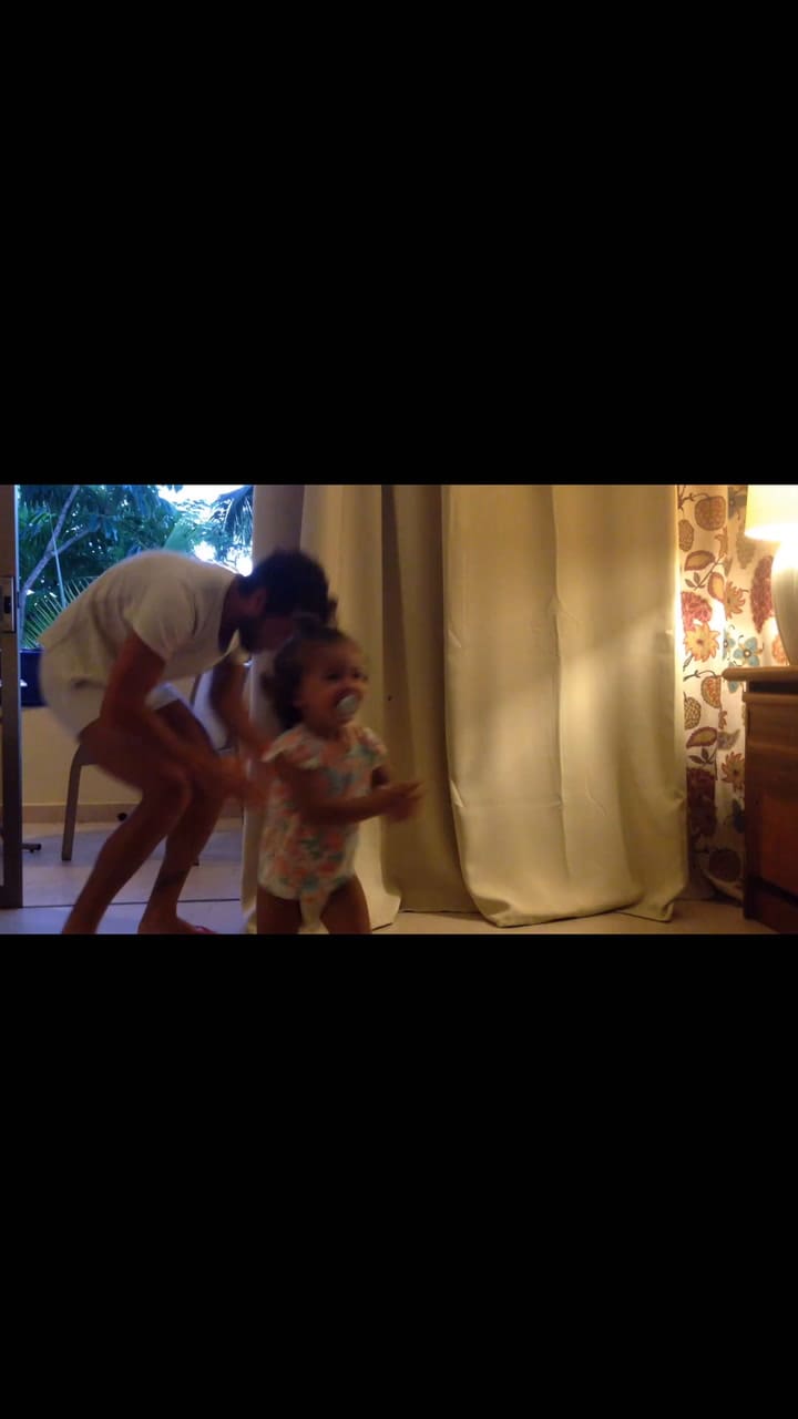 Es Tremendo Con La Velocidad Que Pasan Las Cosas, Como Vuelan Los Años Cuando Uno Ama Así, Con Absolutamente Todo El Corazón. Eso Es Una De Las Millones De Cosas Que Me Enseñas Vos. Es Tremenda La Sensación Es