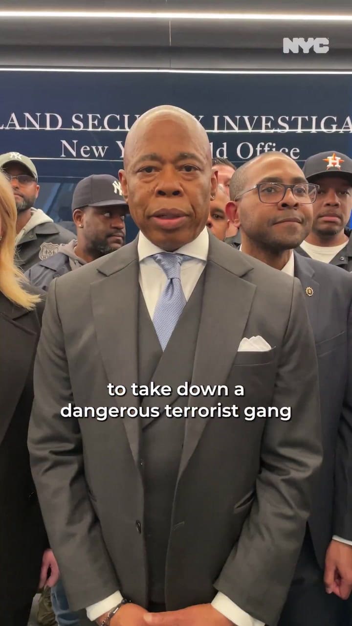 Este es el anuncio de Eric Adams previo a criticar al senador Van Hollen