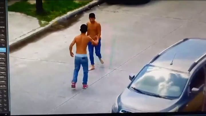 Dos Jóvenes Se Agarraron A Trompadas En Ensenada, Terminaron Detenidos Y Todo Quedó Filmado