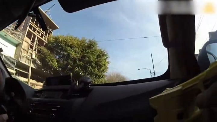 Reducen a una persona con una Taser cuando amenazaba a sus vecinos en Villa Lugano