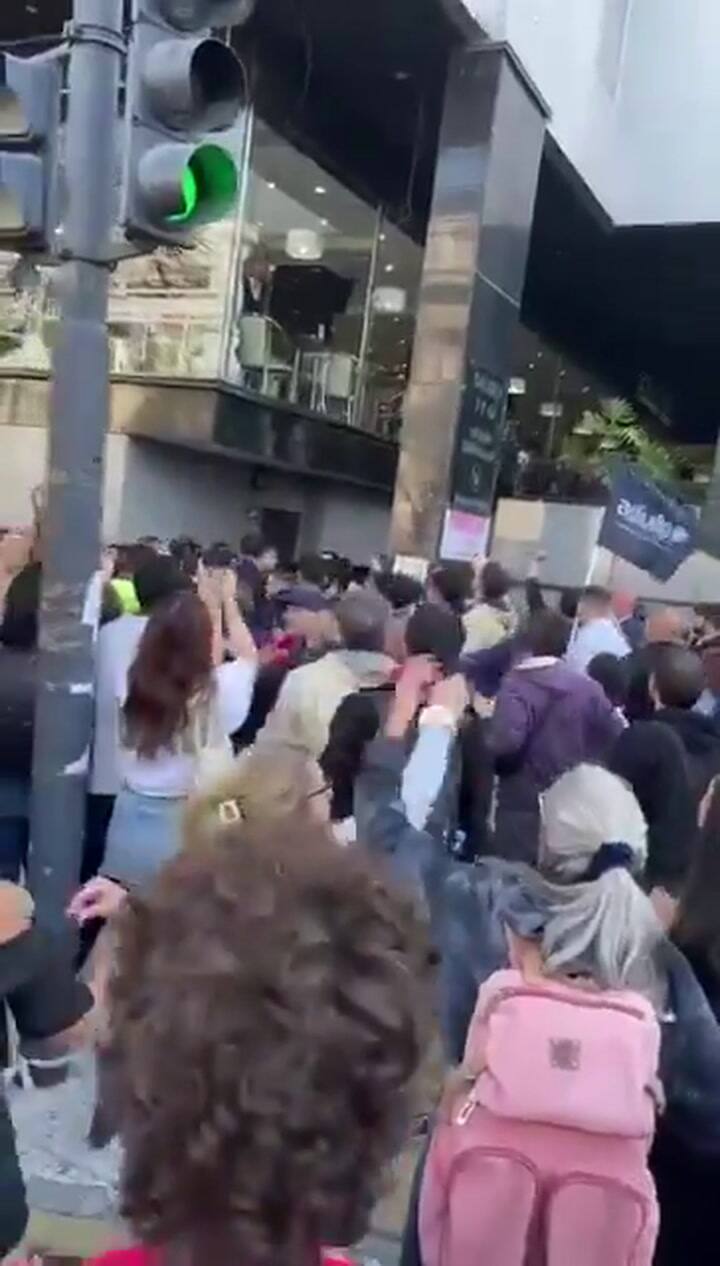 Agresiones e insultos en una actividad de libertarios en la Universidad Nacional de La Plata (3)