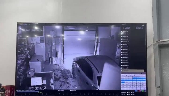 Robo auto supermercado chino