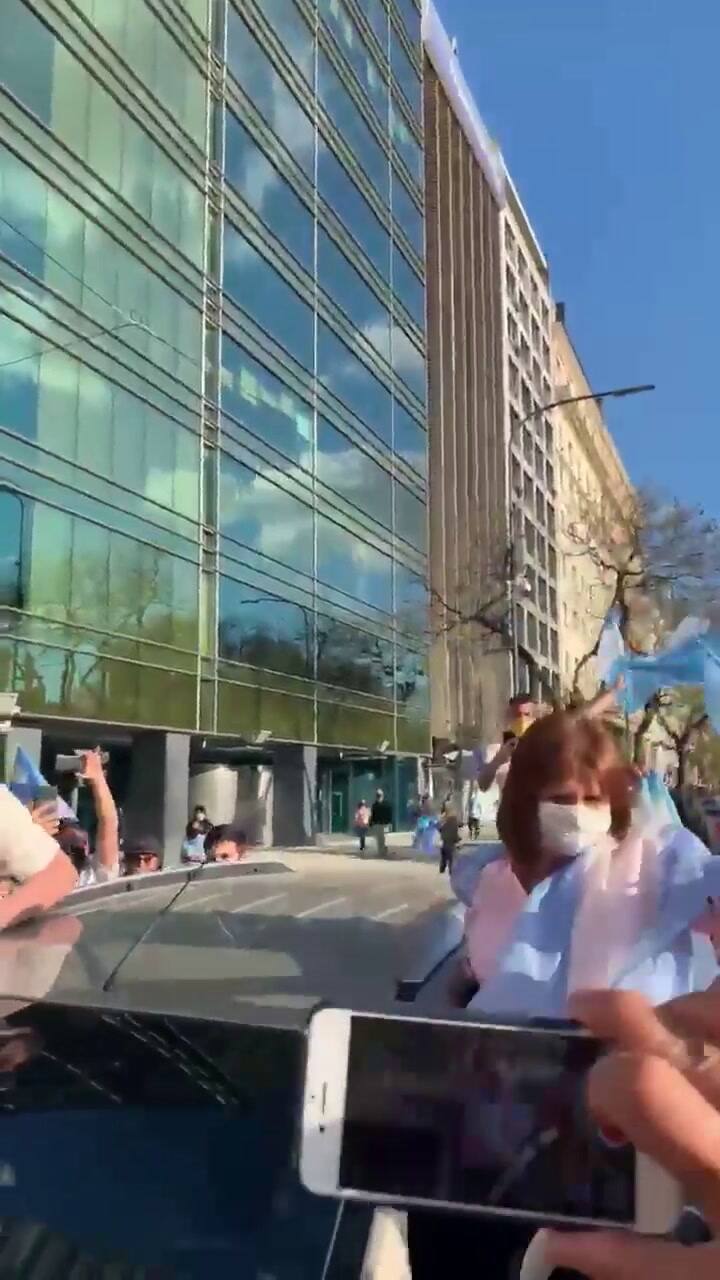 Patricia Bullrich llega al Obelisco