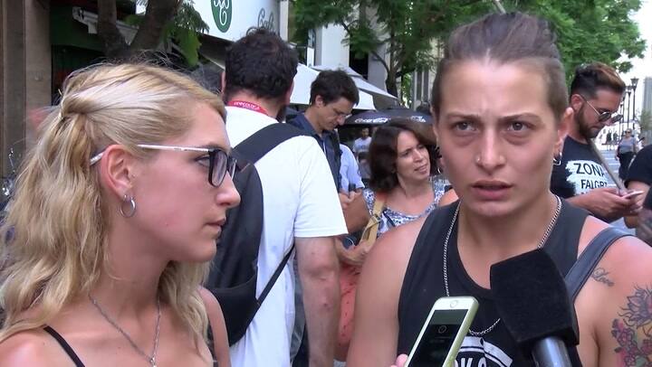 Así fue el besazo en forma de protesta en Tribunales