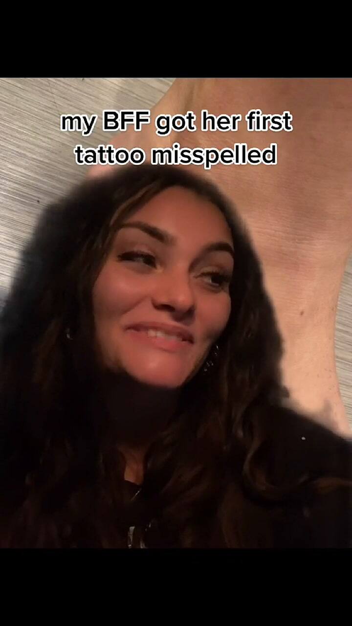 Mostró el tatuaje mal escrito de su amiga que quería llevar para siempre la palabra 'believe'