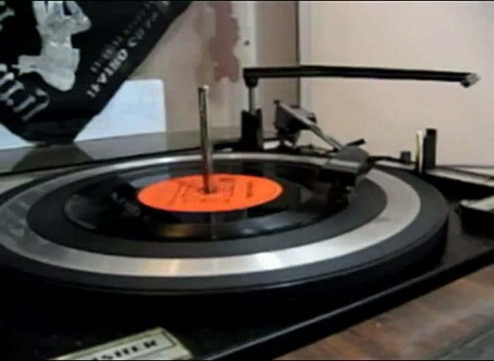 Vinilo de Balada - Fuente: Youtube