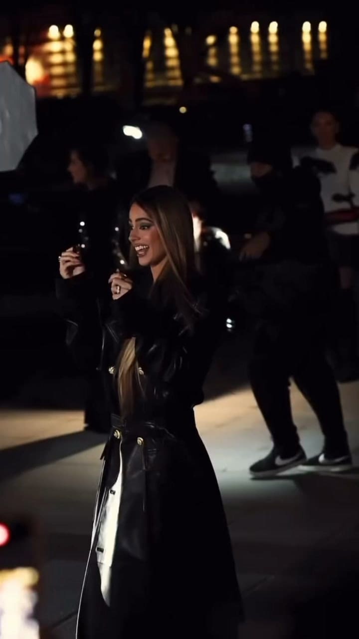 Tini Stoessel saludó a sus fans en París