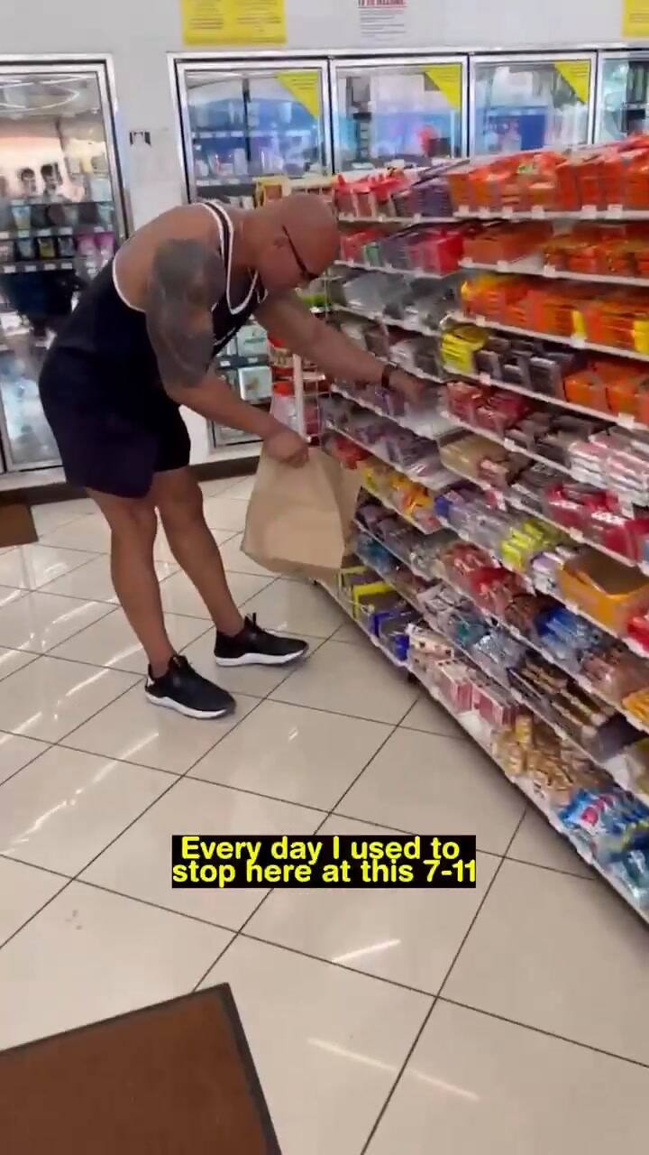 Dwayne Johnson y su turbia historia con el 7-Eleven