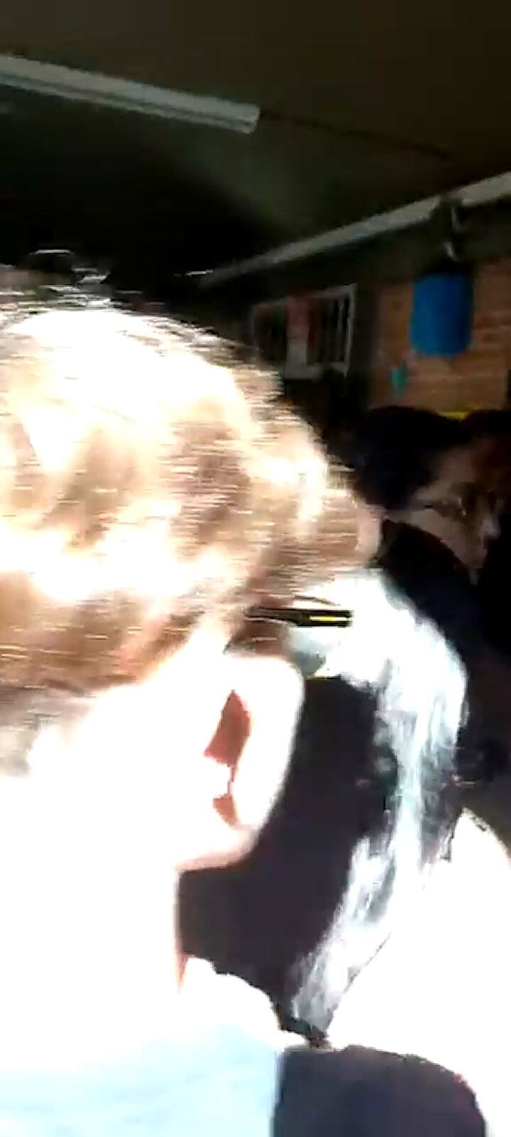 Alumnos le recriminan a un docente por la agresión a un alumno