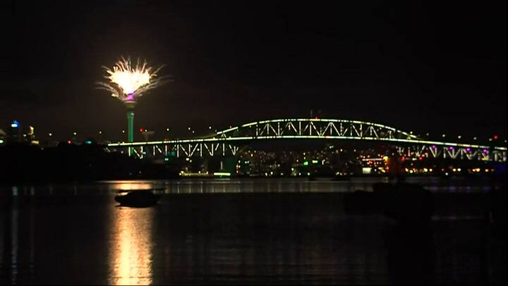 El mundo comienza a recibir el Año Nuevo sin actos masivos ni gente en las calles