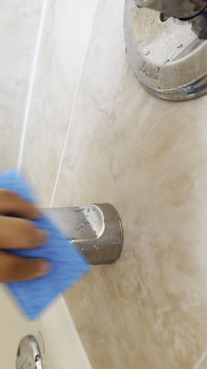 Es latina, trabaja como housekeeping en Florida y cuenta cómo puede ganar hasta US$300 por casa