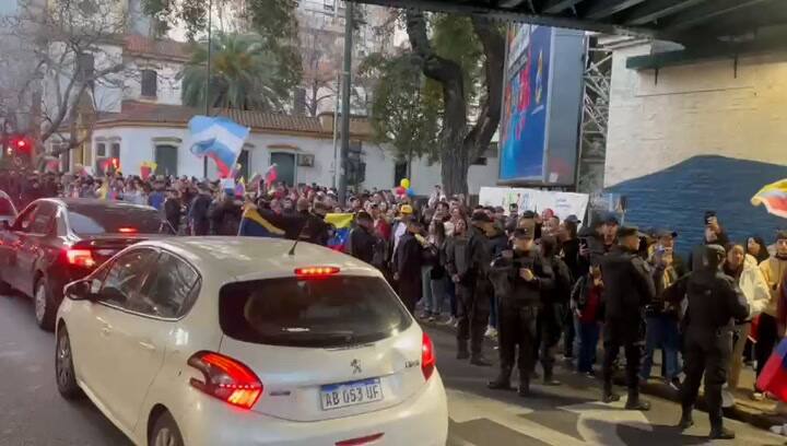 Cierran las mesas de votación en la Embajada de Venezuela en Argentina.