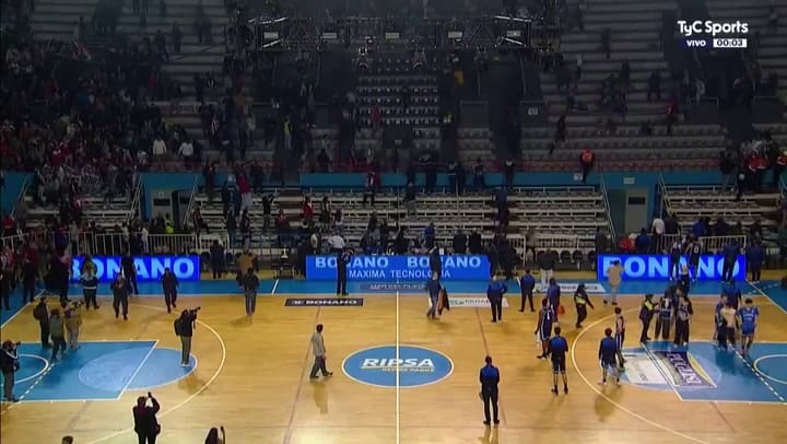 Batalla campal entre hinchas de Peñarol y Quilmes