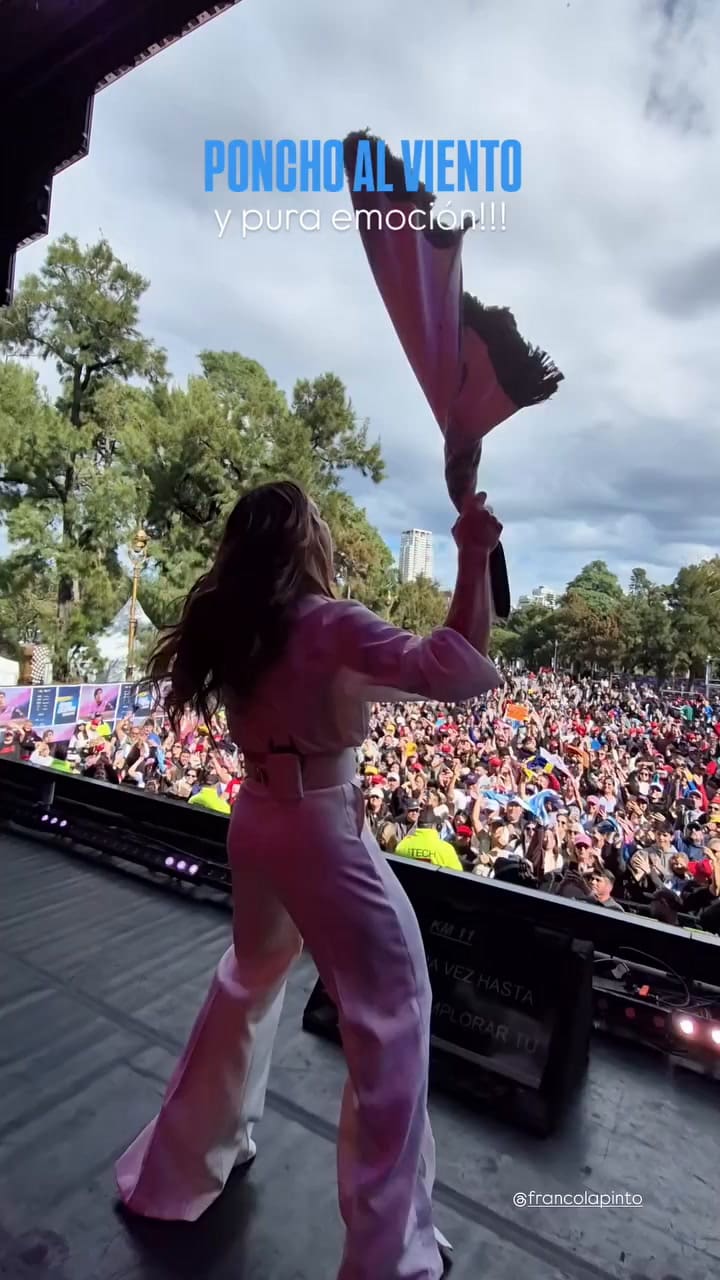 Soledad Pastorutti cantó sus reconocidos hits en el evento de Franco Colapinto
