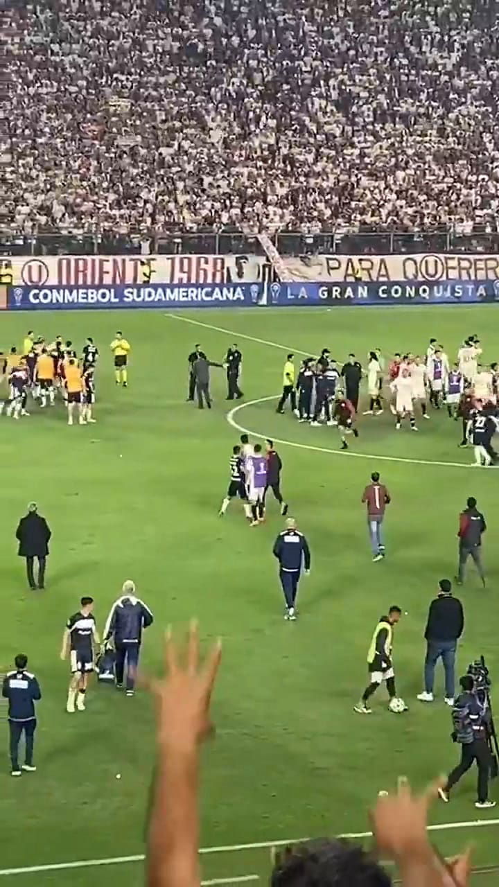 La brutal patada por la espalda que sufrió un jugador de Gimnasia