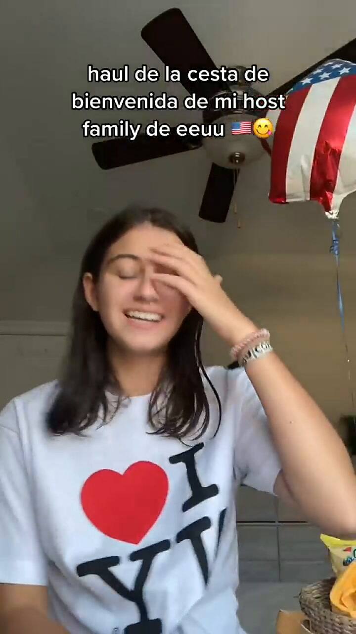 El regalo que le dieron a una tiktoker cuando llegó a Estados Unidos