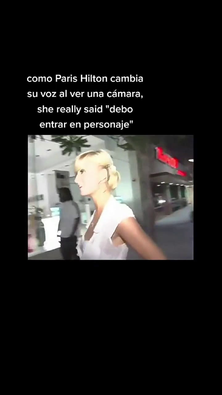 A mediados de la década de los 2000, Paris Hilton fue captada usando dos tonos diferentes de voz