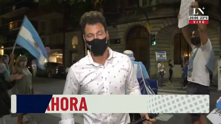Cacerolazo frente a la casa de Cristina Kirchner tras la represión en Formosa