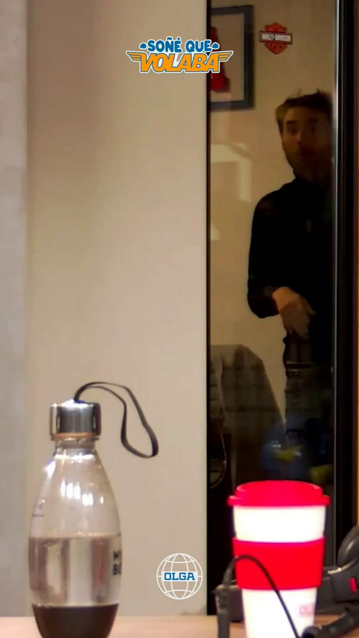 El susto de Migue Granados cuando transmitía en vivo y un auto casi ingresa en el estudio