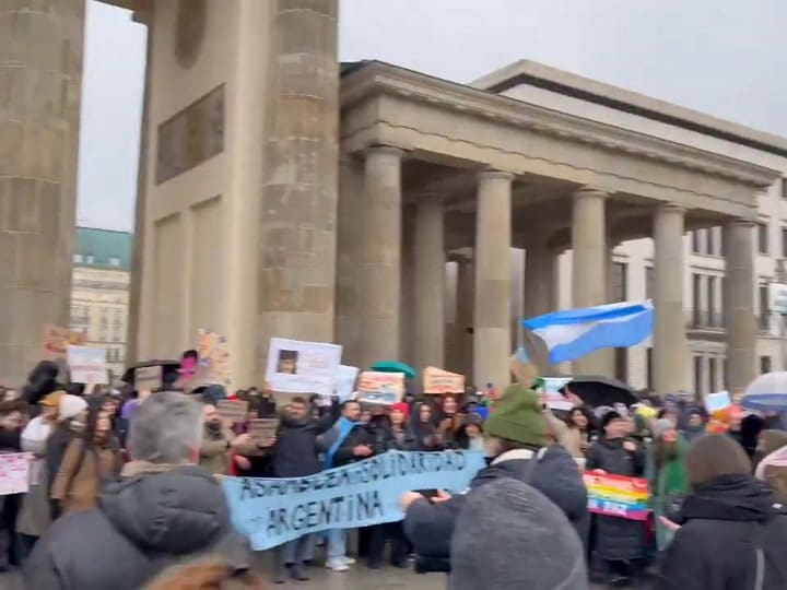 La Marcha del Orgullo Antifascista y Antirracista en Berlín