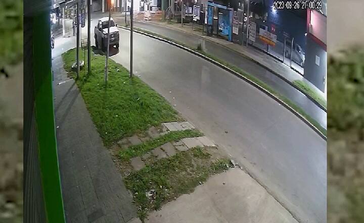 El momento del robo de la moto en Ituzaingó, previo al asesinato del mecánico