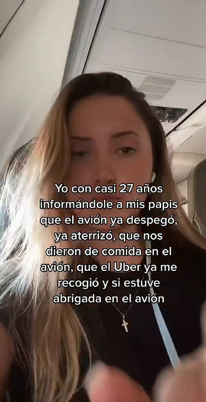 La tiktoker compartió una rutina que realiza cuando viaja por avión
