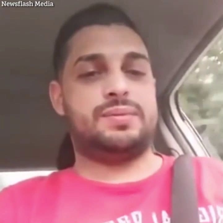 El cantante rumano grabó el momento exacto en que el tren embistió su auto - Fuente: The Sun