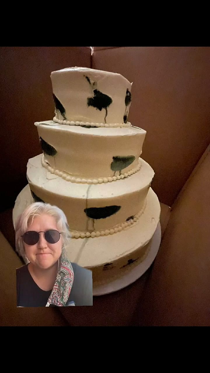 Pidieron una torta para su boda y la que les mandaron no se parecía en nada a la original