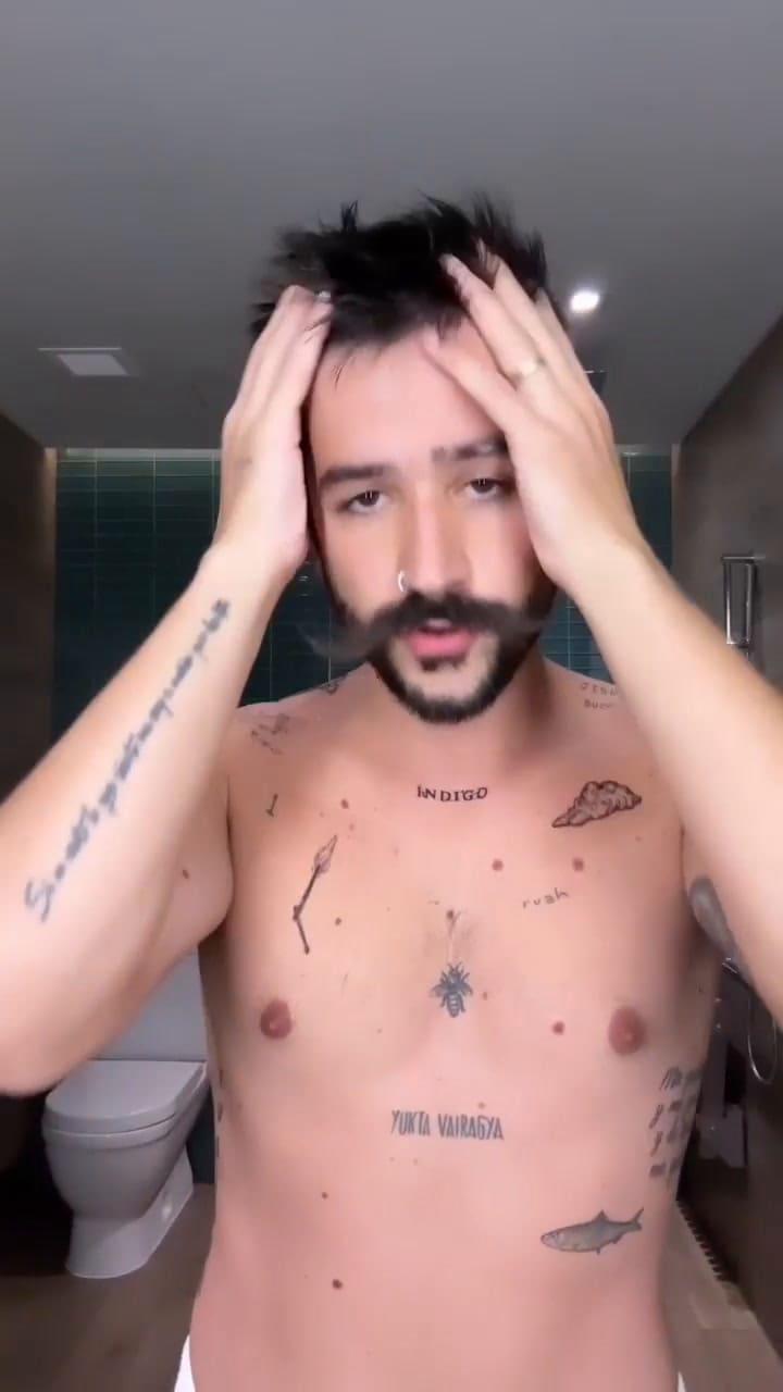 Camilo mostró el paso a paso antes de ir a una alfombra roja y sorprendió con un consejo para verse