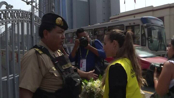 Flores en protesta contra Maduro previa Cumbre de las Américas - Fuente: AFP